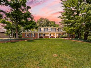 6730 Meadowlake Rd, Bloomfield Hills, MI 48301