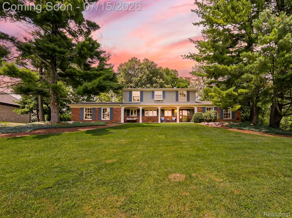 6730 Meadowlake Rd, Bloomfield Hills, MI 48301
