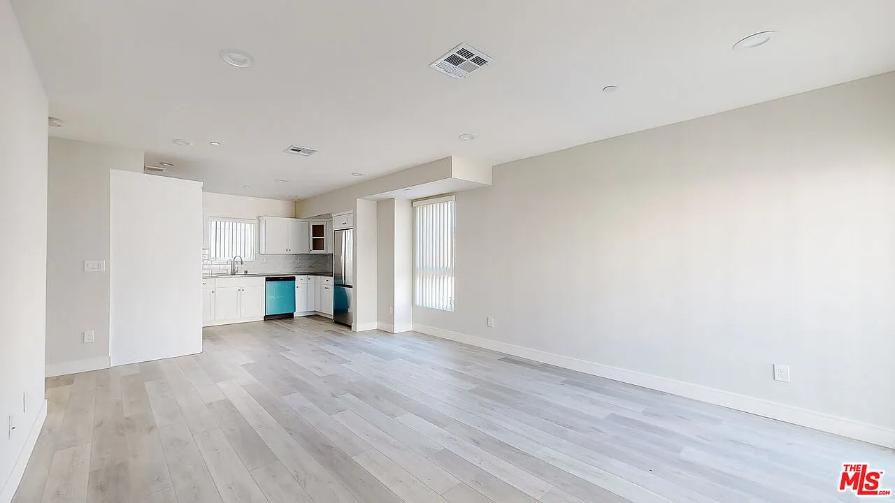4 bed, 4.5 bath, 1770 sqft, $4,400 — Photo 1