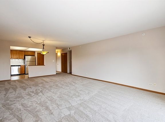 3rd image of 4500 W 93rd St APT 3A