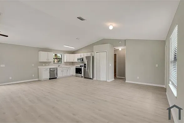 4 bed, 1600 sqft, $2,300 — Photo 3