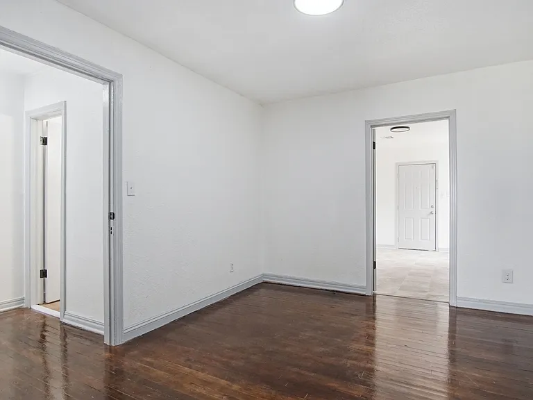 2228 SW Grand Blvd — Photo 3