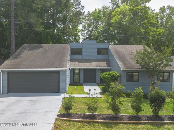 8818 Hana Pl, Diamondhead, MS 39525