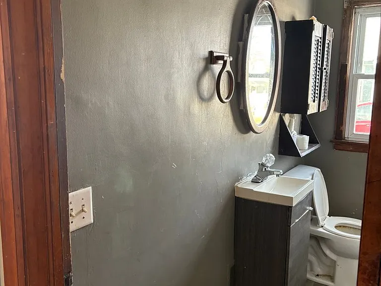 232 N Pine St — Photo 5