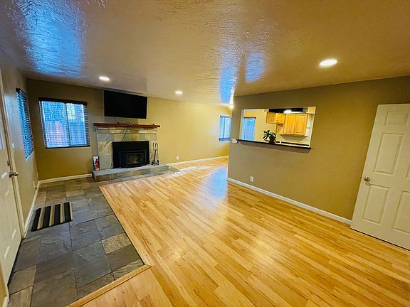 3rd image of 806 Tahoe Island Dr #B