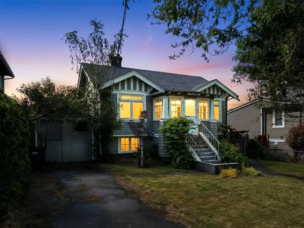 2960 Donald St, Saanich, BC V9A 1X8