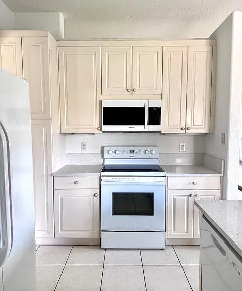 7842 Exeter Blvd E — Photo 13