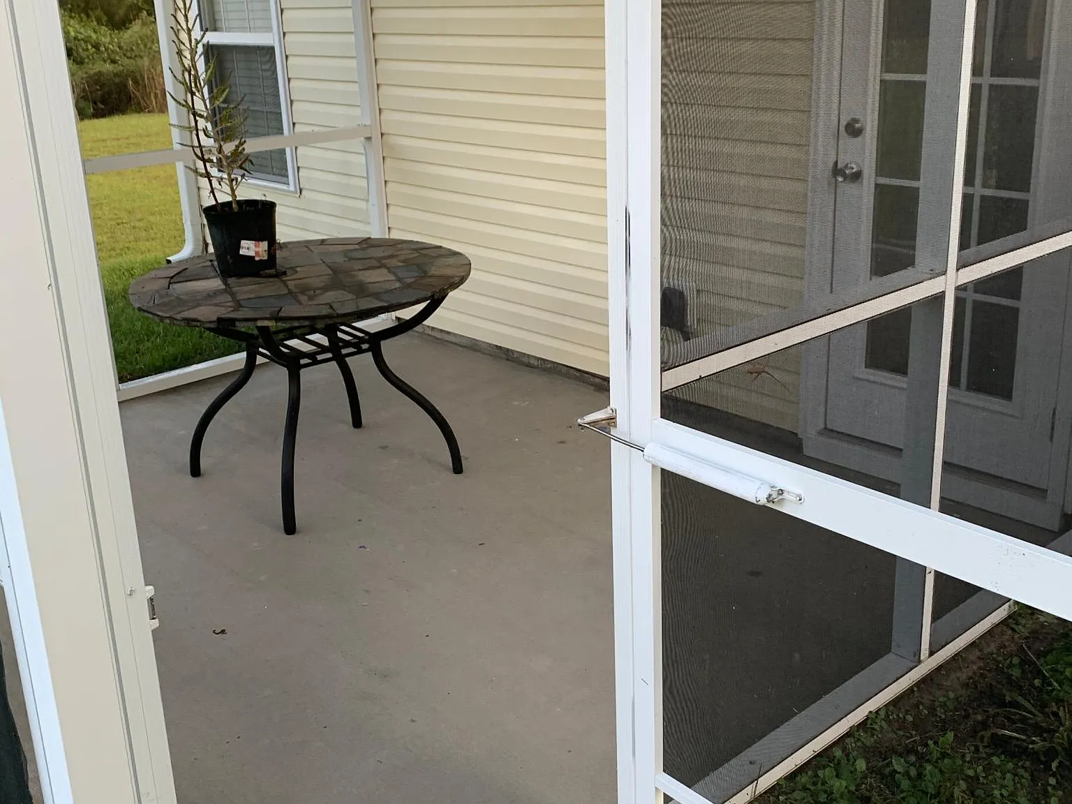 1 bed, 1.5 bath, $700 — Photo 2