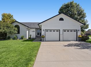 909 Turkey Creek Dr, McPherson, KS 67460