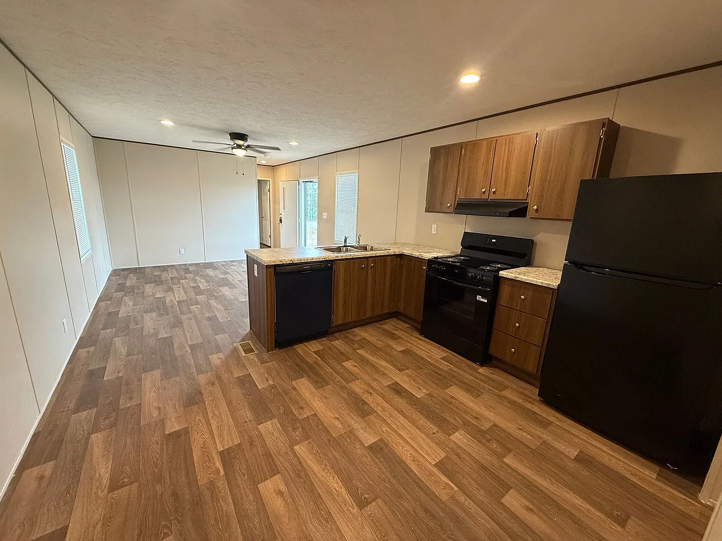 100 Mill Creek Ct — Photo 4