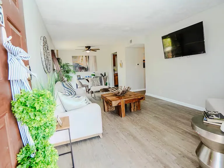 901 Crosshill Dr #5 — Photo 6