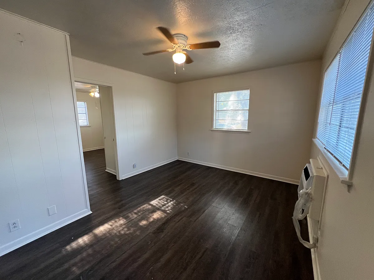Unit 24 - 804 S 31st St