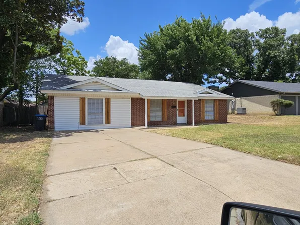 7205 Merry Ln, Fort Worth, TX 76112
