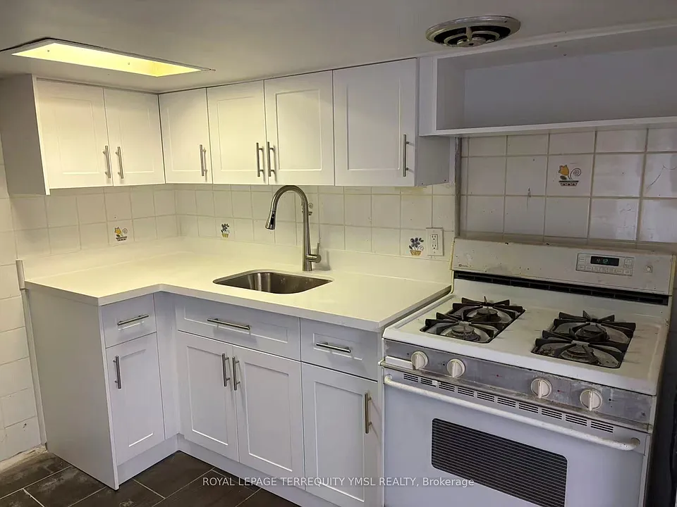 1228 Dufferin St #BASEMENT