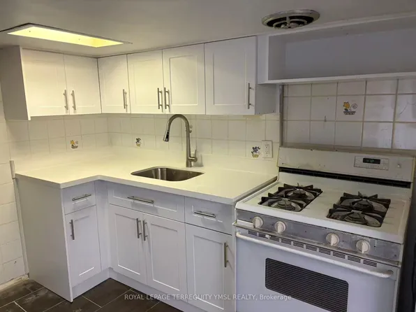 1228 Dufferin St #Basement, Toronto, ON M6H 4C1