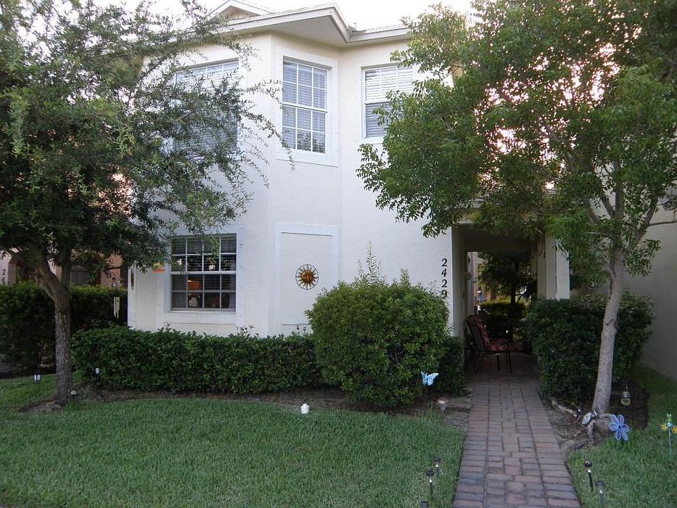 1st image of 2429 SE Ruskin Dr