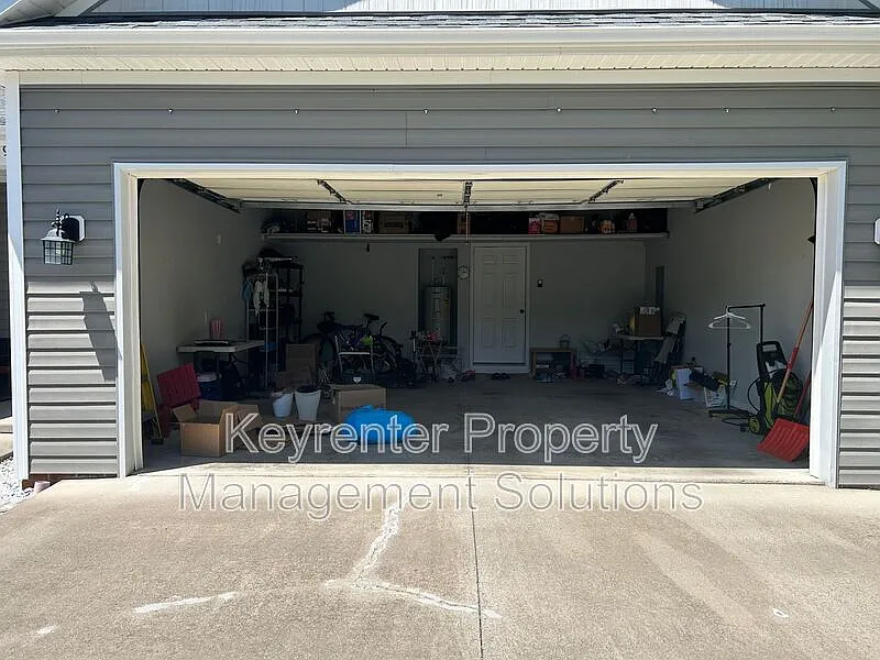 3 bed, 2.0 bath, 1782 sqft, $1,995 — Photo 3