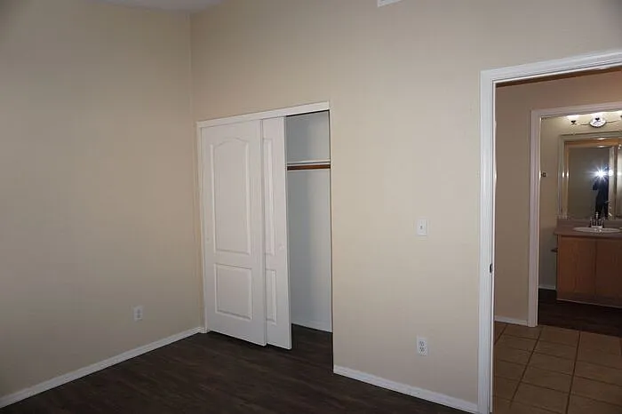 2201 S Saint Suzanne Dr — Photo 26