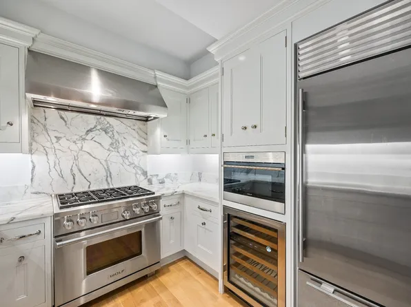 301 East 81st Street image 15 of 31