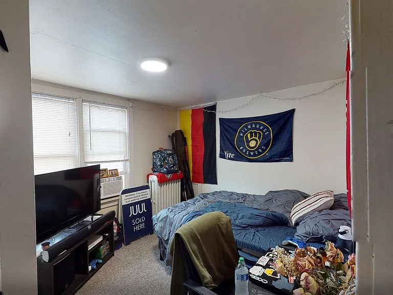 511 W Washington Ave — Photo 18