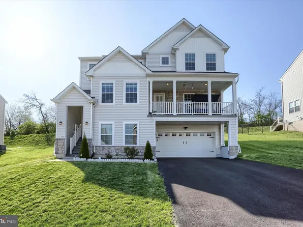 5044 Bellflower Dr, Schnecksville, PA 18078