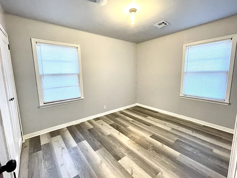 61 15th Ave NW — Photo 15