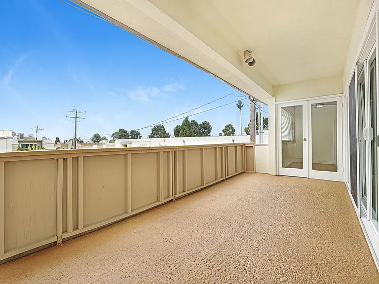 1002 12th St in Santa Monica - North of Wilshire Blvd! — Photo 4