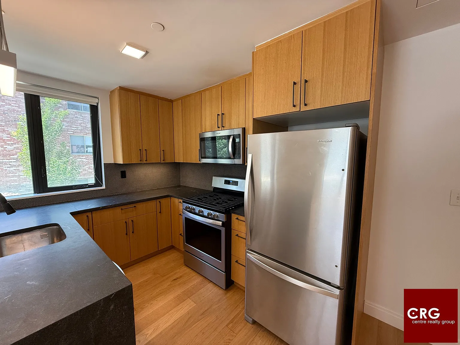 2 bed, 2.0 bath, 9999 sqft, $4,600 — Photo 4
