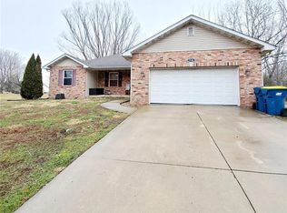 1924 Captains Dr, Worden, IL 62097