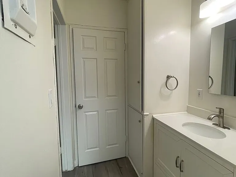 943 N Louise St — Photo 7
