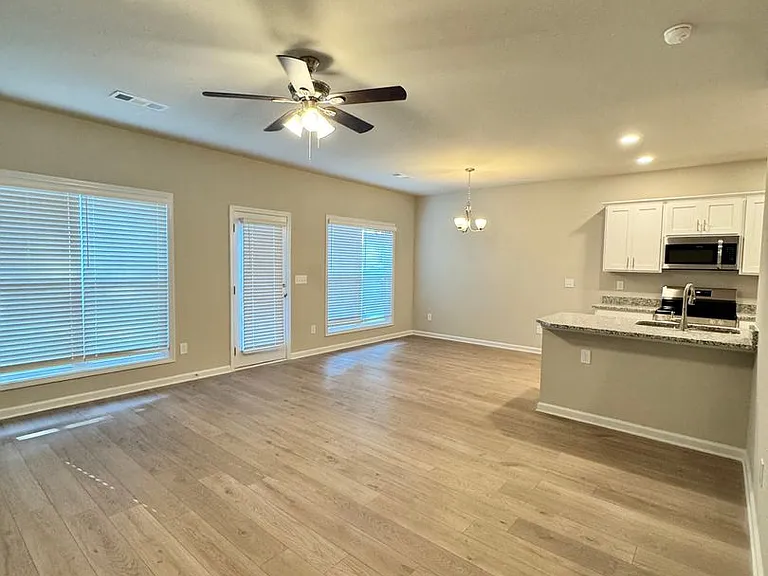 1205 McCoy St — Photo 3
