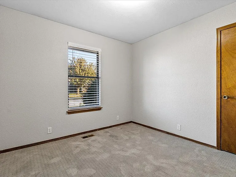 8800 NW 92nd St — Photo 10