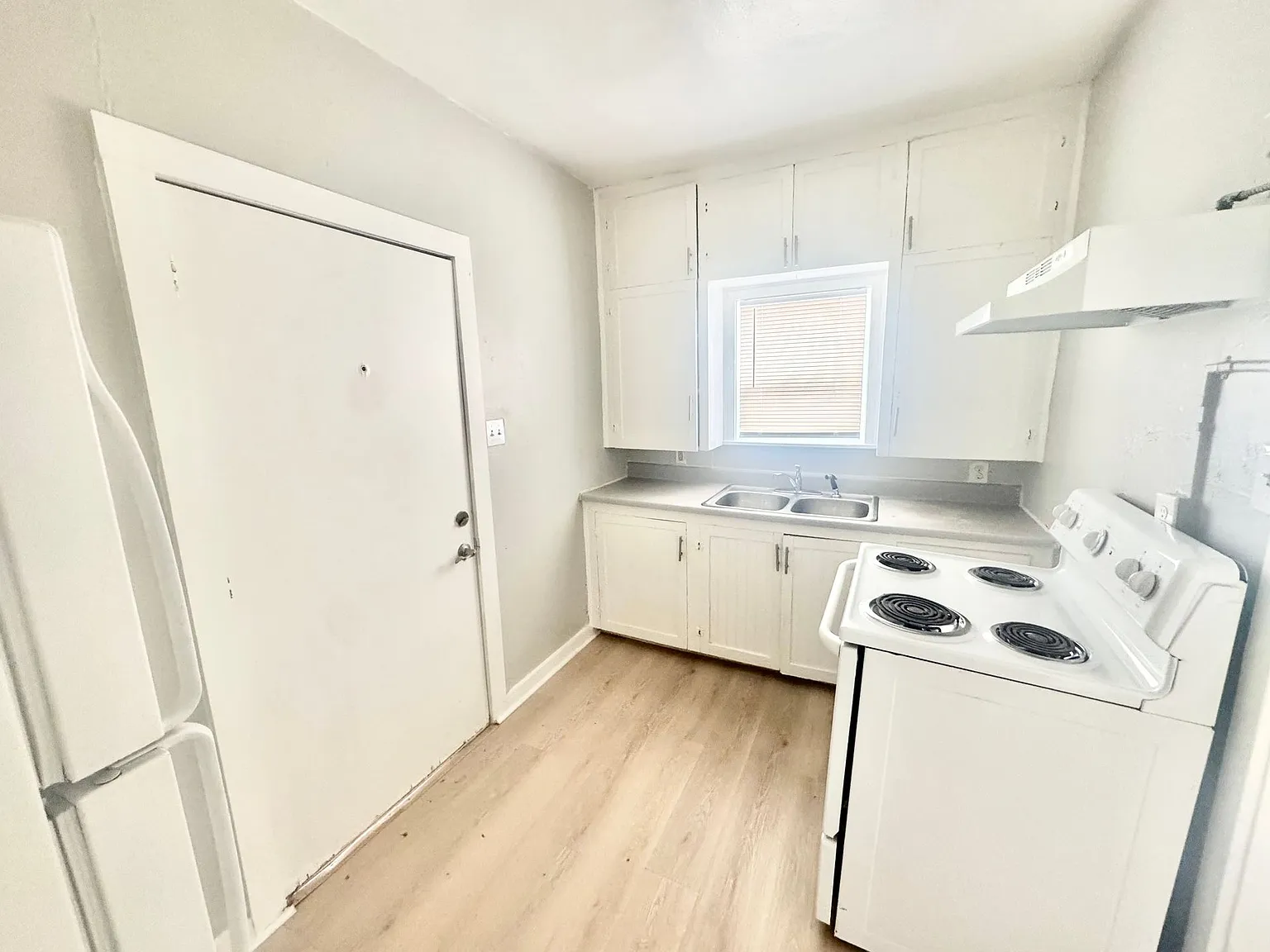 2619 E Willamette Avenue — Photo 3