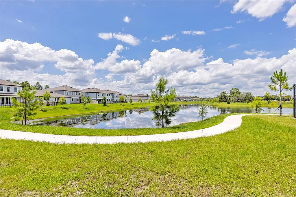 3 bed, 2.5 bath, 2226 sqft, $2,950 — Photo 3