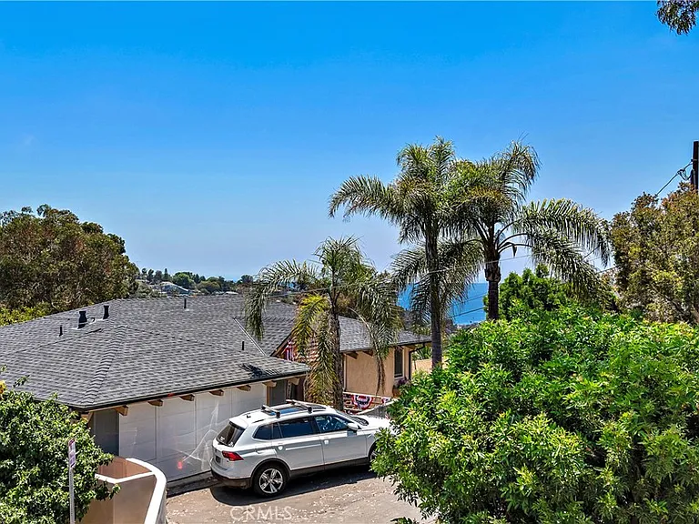 1435 Bluebird Canyon Dr — Photo 23