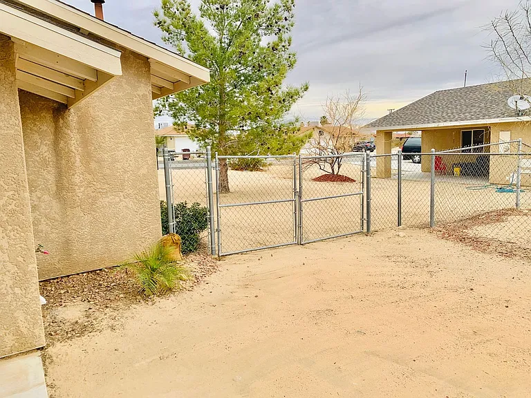 5499 Mariposa Ave — Photo 13