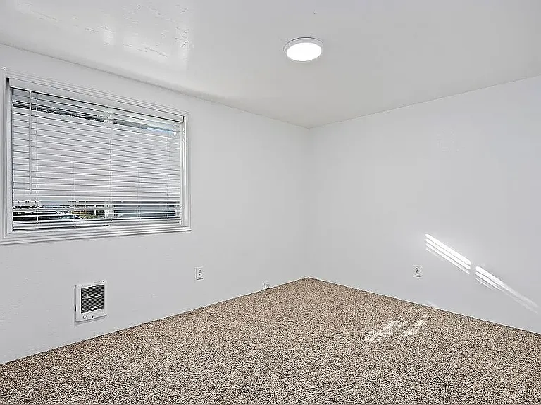 710 Taylor St W — Photo 21