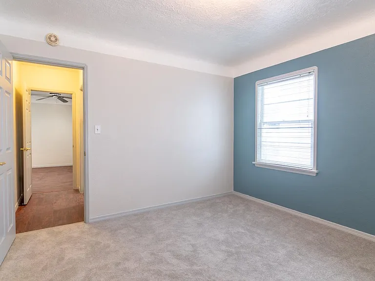 524 Linden Ave — Photo 9