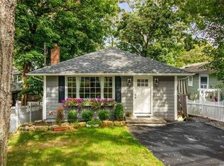 33 Lincoln Dr, Rocky Point, NY 11778