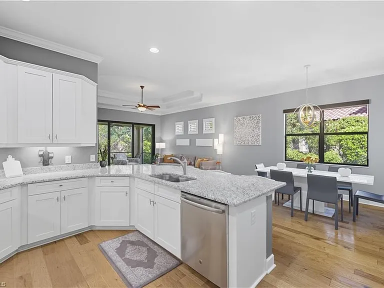 9475 Isla Bella Cir — Photo 10