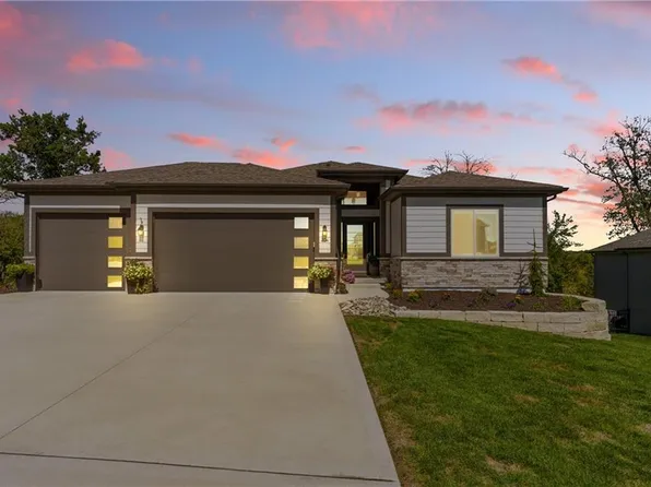 204 E Maple St, Lone Jack, MO 64070