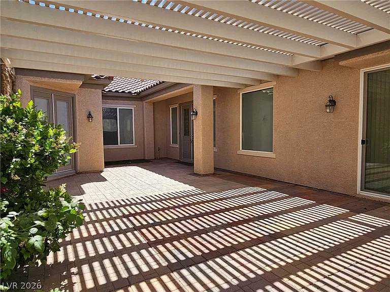 2139 Twin Falls Dr — Photo 8