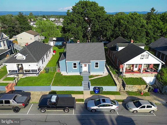 3rd image of 842 Guilford Ave