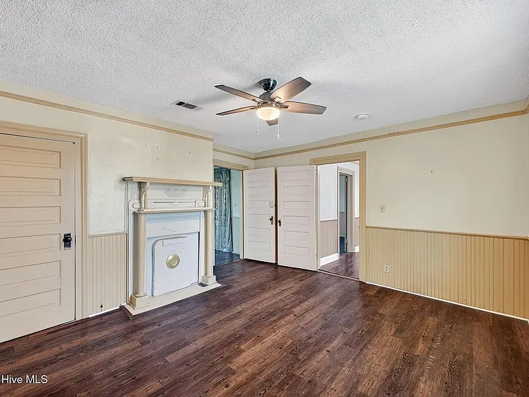 1102 Phillips St — Photo 22