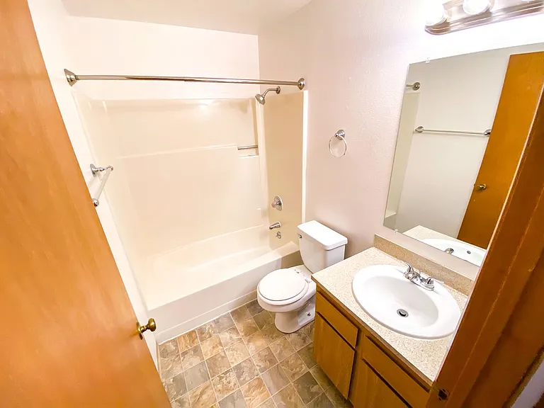 Twin Cedars Apartments — Photo 20