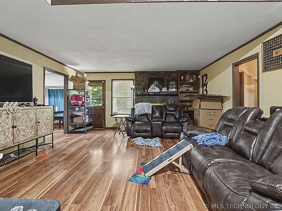 3rd image of 2300 W Delmar St
