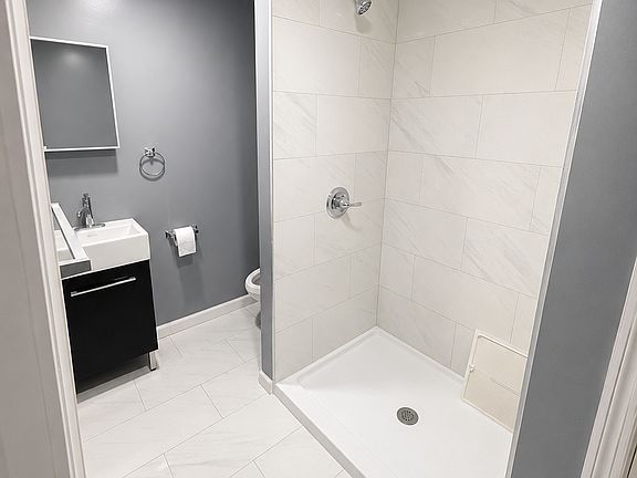 5th image of 2739 Wagner St
