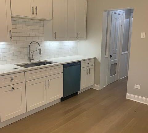4th image of 3352 N Kenmore Ave #2
