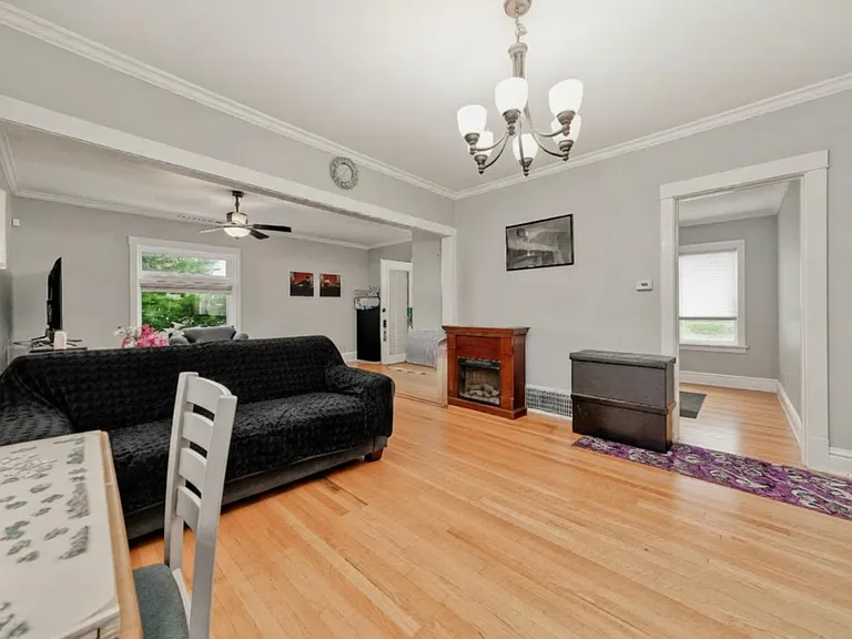 36 E Touhy Ave — Photo 4