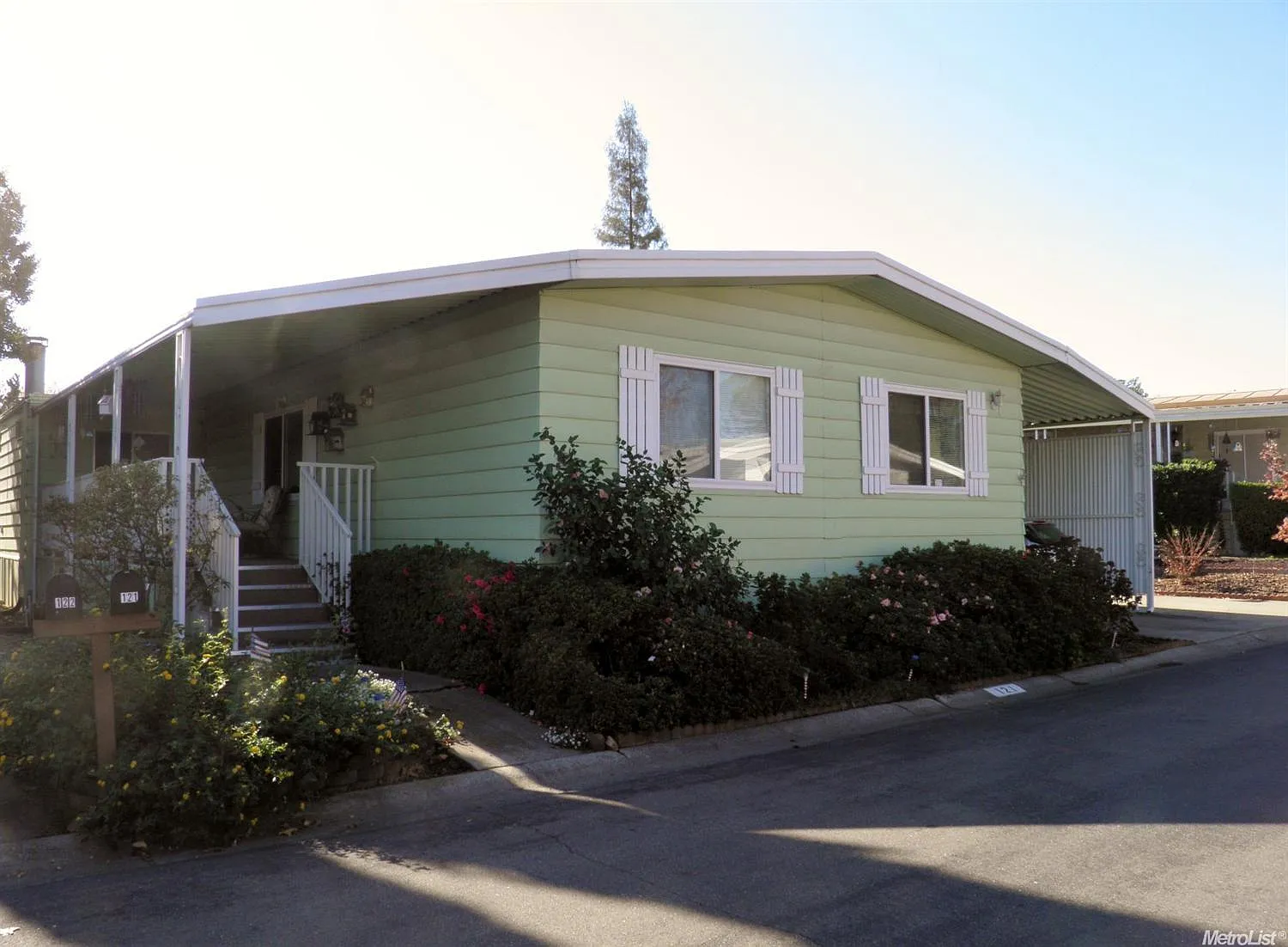 121 Lora Way photo 1